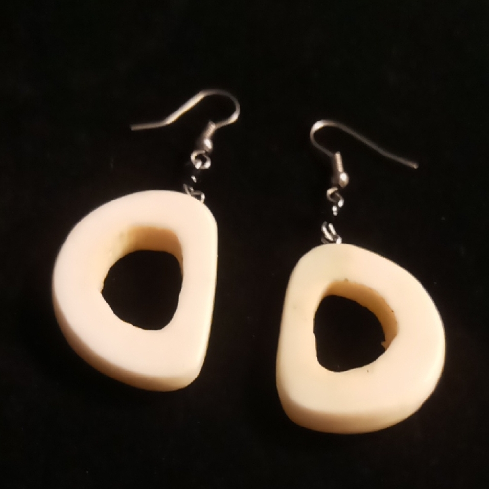 Chic Cream Abstract Earrings bone